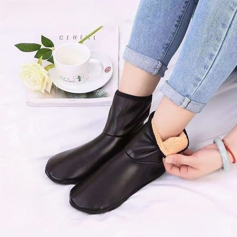 🔥 Leather Warm Socks 🧦 (IMPORTED QUALITY) - ✨Special Winter Offer Flat 40 % Off🔥